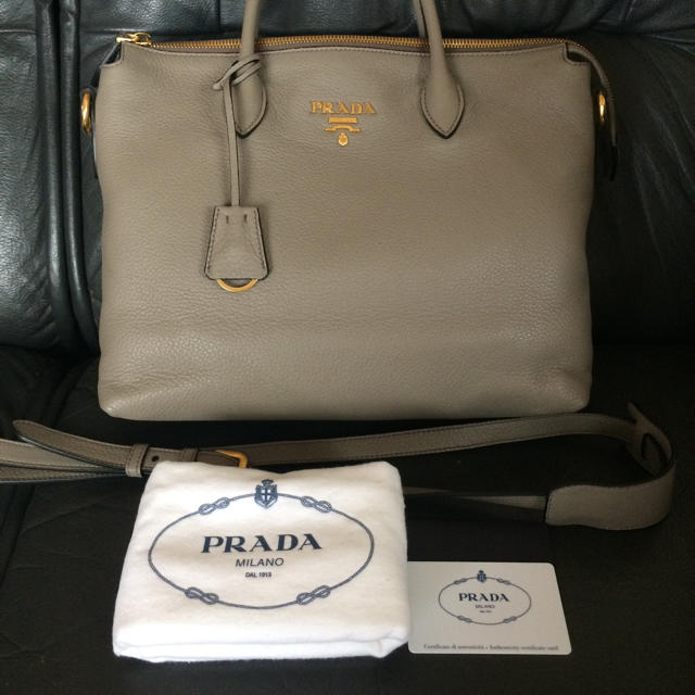 PRADA(プラダ)の新品未使用 プラダ レザートートショルダーハンドバッグ 財布グレージュ ベージュ レディースのバッグ(ショルダーバッグ)の商品写真
