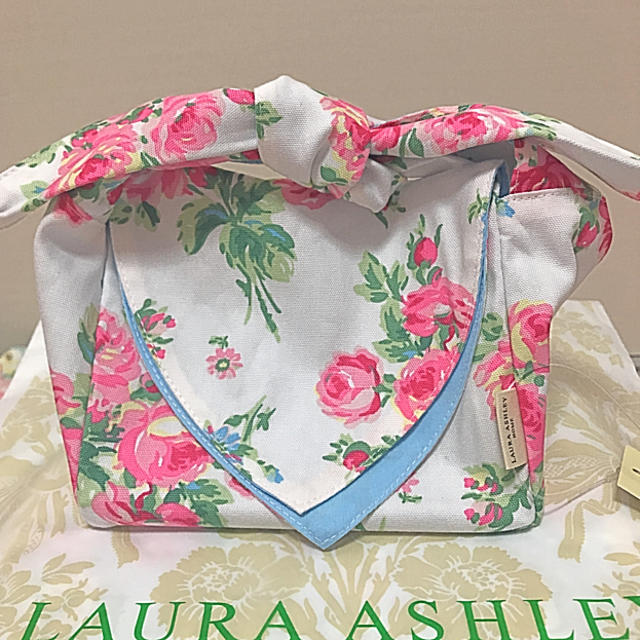 LAURA ASHLEY(ローラアシュレイ)の【🌷ベルネ 様 専用🌷】新品、未使用ローラアシュレイ.ランチバックです🌸  インテリア/住まい/日用品のキッチン/食器(弁当用品)の商品写真