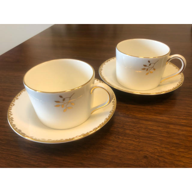 WEDGWOOD(ウェッジウッド)のWEDGWOOD 《VERA WANG gilded leaf》カップ&ソーサー インテリア/住まい/日用品のキッチン/食器(食器)の商品写真