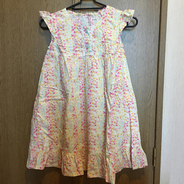 anyFAM(エニィファム)の130☆anyfam☆ノースリーブ花柄ワンピース キッズ/ベビー/マタニティのキッズ服女の子用(90cm~)(ワンピース)の商品写真