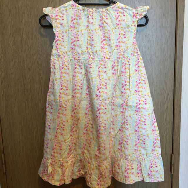 anyFAM(エニィファム)の130☆anyfam☆ノースリーブ花柄ワンピース キッズ/ベビー/マタニティのキッズ服女の子用(90cm~)(ワンピース)の商品写真