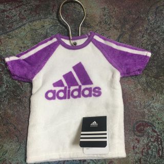 アディダス(adidas)のadidasアディダスTシャツモチ－フタオルクリップ付★未使用(キーホルダー)