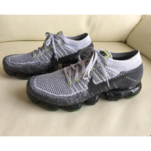 NIKE(ナイキ)のほぼ新品 NIKE AIR VAPORMAX FLYKNIT US9 27cm メンズの靴/シューズ(スニーカー)の商品写真