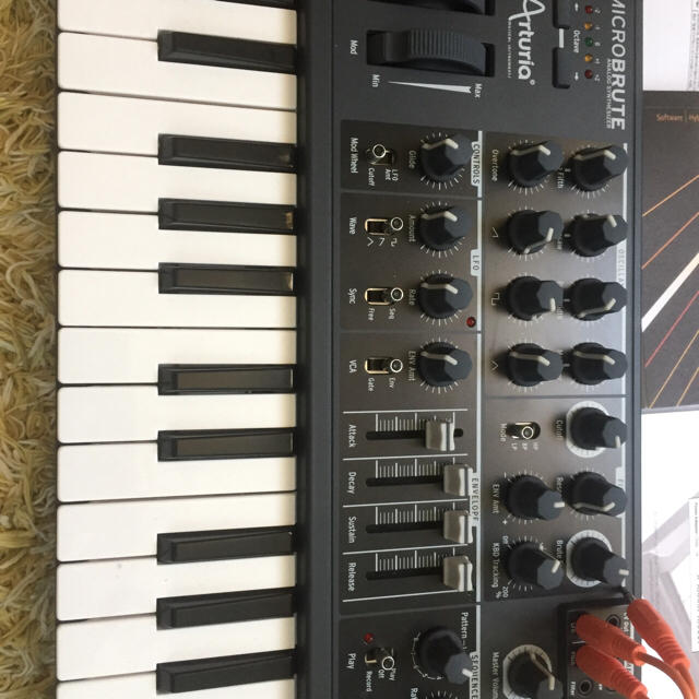 show1987様専用 Arturia MICROBRUTアナログシンセ 楽器の鍵盤楽器(キーボード/シンセサイザー)の商品写真