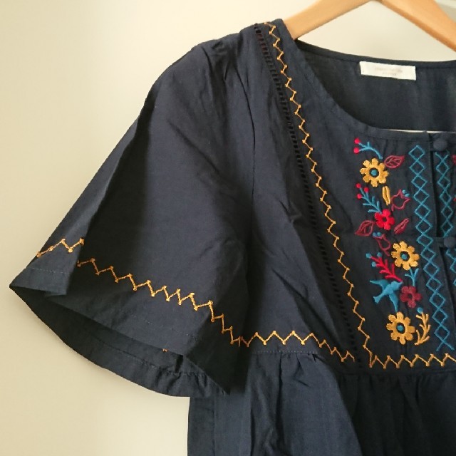 chocol raffine robe(ショコラフィネローブ)のネイビー刺繍ワンピース レディースのワンピース(ひざ丈ワンピース)の商品写真
