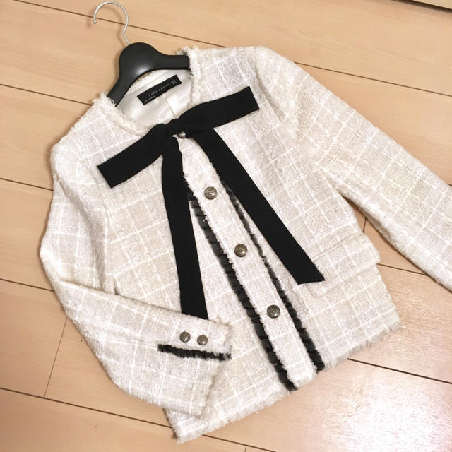 ZARA(ザラ)の新品♡ZARA シャネル風 ツイード ジャケット sサイズ 白 レース レディースのジャケット/アウター(ノーカラージャケット)の商品写真