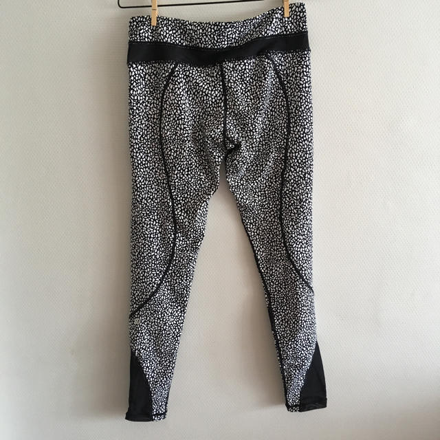 lululemon(ルルレモン)の*outlet* lululemon size6 pants  スポーツ/アウトドアのトレーニング/エクササイズ(ヨガ)の商品写真