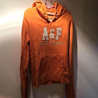 アバクロンビーアンドフィッチ(Abercrombie&Fitch)のアバクロ オレンジ パーカー(パーカー)