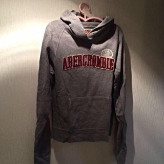 アバクロンビーアンドフィッチ(Abercrombie&Fitch)のアバクロ グレー パーカー(パーカー)