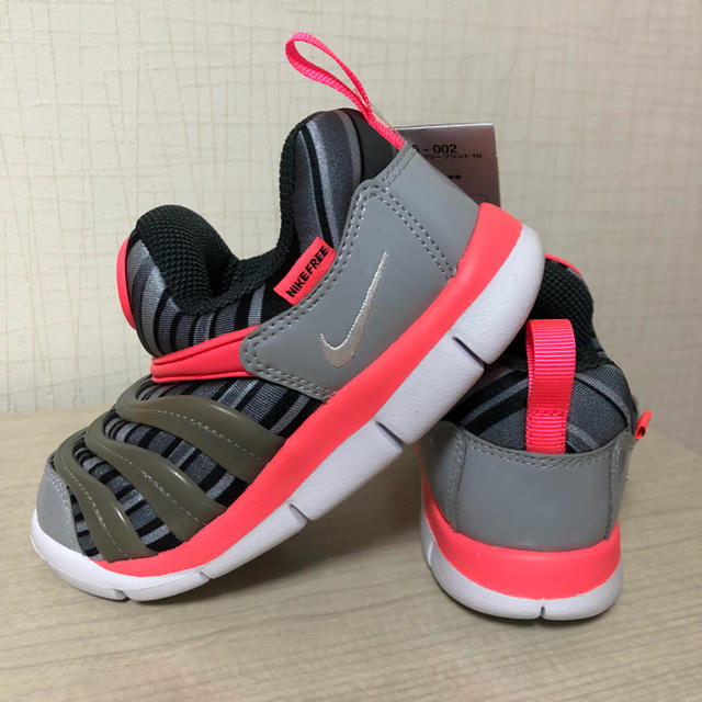 NIKE(ナイキ)の新品 ナイキ NIKE ダイナモ フリー プリント(PS) DAYNAMO キッズ/ベビー/マタニティのキッズ靴/シューズ(15cm~)(スニーカー)の商品写真