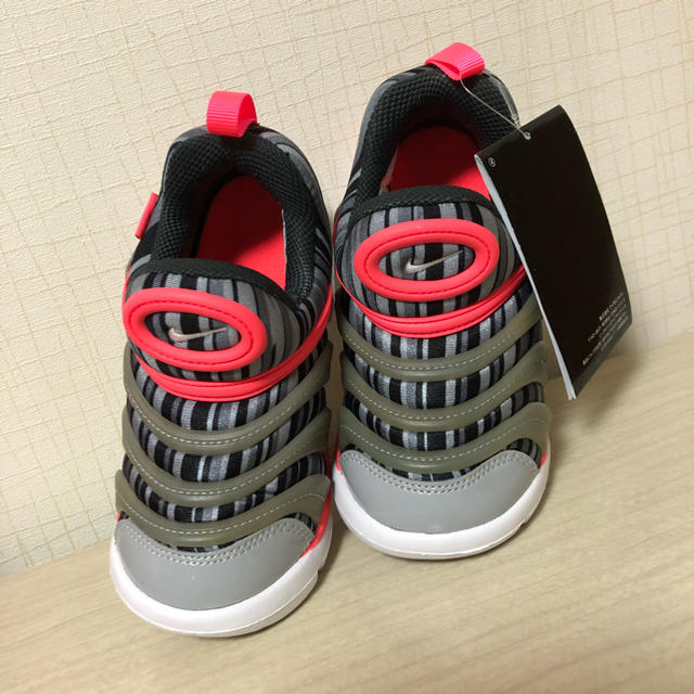 NIKE(ナイキ)の新品 ナイキ NIKE ダイナモ フリー プリント(PS) DAYNAMO キッズ/ベビー/マタニティのキッズ靴/シューズ(15cm~)(スニーカー)の商品写真