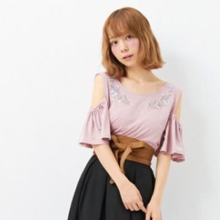 イング(INGNI)のINGNI(イング)♡Ｔ／Ｒベア肩あき刺繍入りトップス(カットソー(半袖/袖なし))