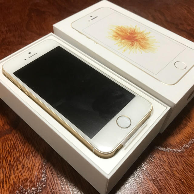 iPhone  SE32G（第1世代） Gold　simロック解除済