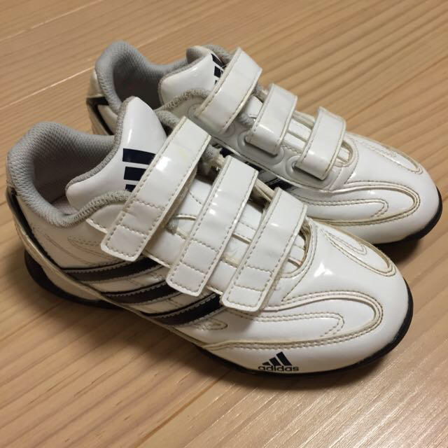 adidas(アディダス)の値下げ！adidas野球トレシュー キッズ/ベビー/マタニティのキッズ靴/シューズ(15cm~)(その他)の商品写真