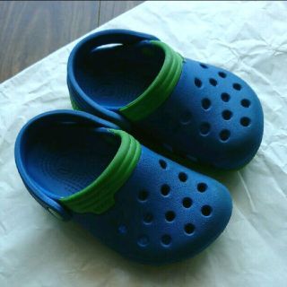 クロックス(crocs)の正規品 クロックス 6/7 サンダル 靴 シューズ crocs 水遊び C6/7(サンダル)