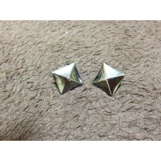 スタッズ風ピアス(ピアス)