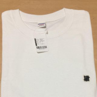 アンディフィーテッド(UNDEFEATED)のL 定価以下アンディフィーテッド  FELT CHEST STRIKE TEE(Tシャツ/カットソー(半袖/袖なし))