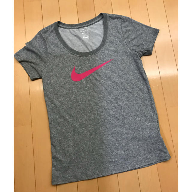 NIKE(ナイキ)のNIKE ナイキ ドライフィット Tシャツ レディースのトップス(Tシャツ(半袖/袖なし))の商品写真