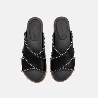 ザラ(ZARA)のZARA ビーズ付スライドサンダル(サンダル)