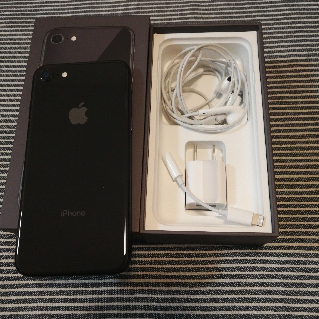 お買い得モデル Apple - SIMフリー美品 iphone8 64gb スマートフォン