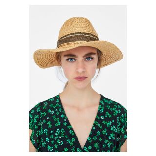 ザラ(ZARA)の完売品 ザラ ラフィアハット 麦わら帽子 ワイドハット 女優帽 テキスト ワンピ(麦わら帽子/ストローハット)