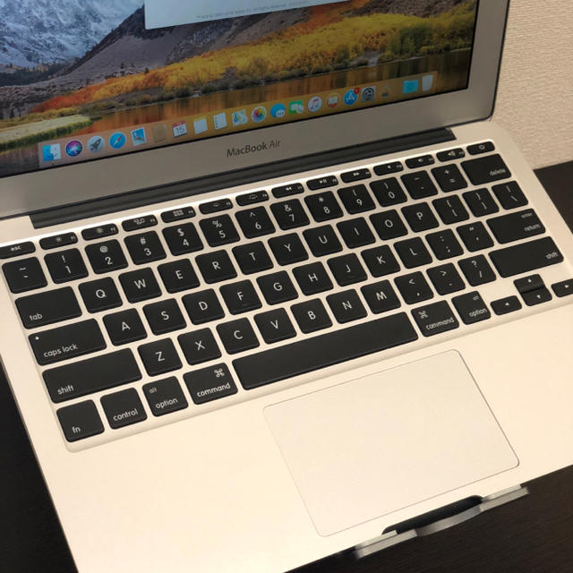 Apple(アップル)のMacBook air 11インチ Mid2011 スマホ/家電/カメラのPC/タブレット(ノートPC)の商品写真