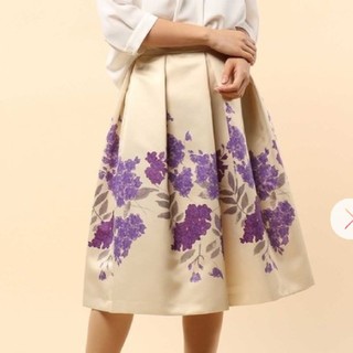17600円 新品 ストロベリーフィールズ 光沢 花柄 スカート