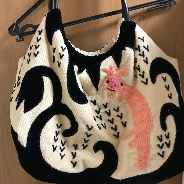 TSUMORI CHISATO(ツモリチサト)のツモリチサト ウニコ 刺繍 豪華 中 サーモンピンク バック  レディースのバッグ(ショルダーバッグ)の商品写真