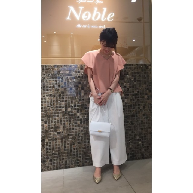 Noble(ノーブル)の✨美品✨Noble クレープジョーゼットブラウス レディースのトップス(シャツ/ブラウス(半袖/袖なし))の商品写真