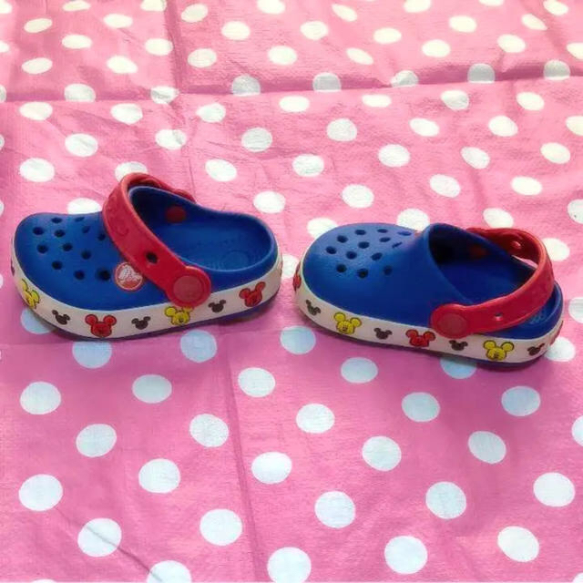 crocs(クロックス)のSALE☆光る！ミッキークロックス♡ キッズ/ベビー/マタニティのベビー靴/シューズ(~14cm)(サンダル)の商品写真