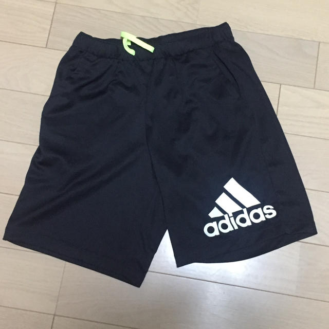 adidas(アディダス)のえりんぎ様専用 adidas レディースハーフパンツ 黒 レディースのパンツ(ハーフパンツ)の商品写真