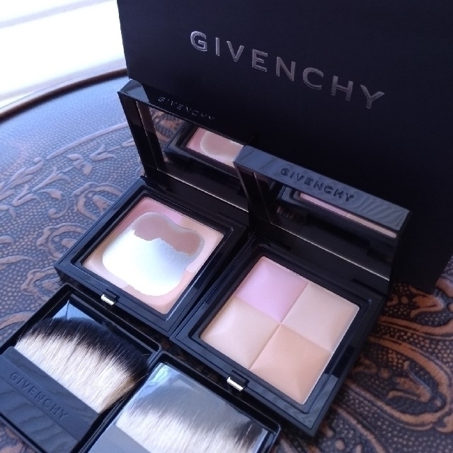 GIVENCHY(ジバンシィ)のBB様専用/ジバンシィ プリズム・ヴィザージュ #03 パウダー2つ オマケ付き コスメ/美容のベースメイク/化粧品(フェイスパウダー)の商品写真