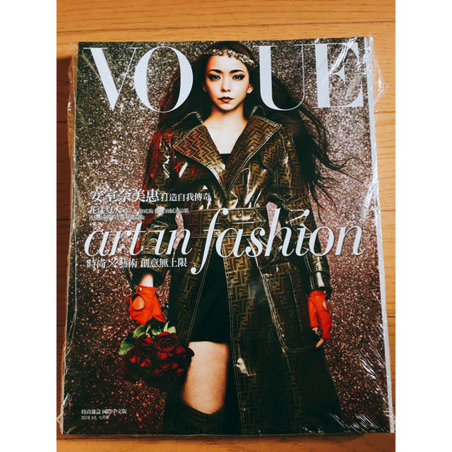 ぴんく様  VOGUE TAIWAN 限定 入手困難 ラストチャンス エンタメ/ホビーの雑誌(ファッション)の商品写真