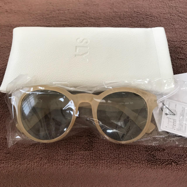 SLY(スライ)のSLY 今期SOFIA EYE WEAR レディースのファッション小物(サングラス/メガネ)の商品写真