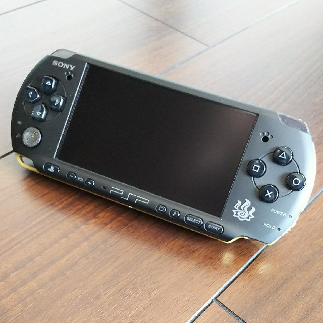 PlayStation Portable(プレイステーションポータブル)のPSP本体 MHP 3rd ハンターズモデル ソフトセット エンタメ/ホビーのゲームソフト/ゲーム機本体(携帯用ゲーム機本体)の商品写真