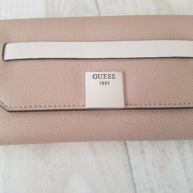 GUESS(ゲス)のGUESS長財布 レディースのファッション小物(財布)の商品写真