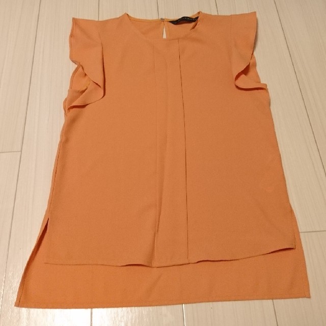 ZARA(ザラ)のZARA ザラ オレンジ フリルブラウス レディースのトップス(シャツ/ブラウス(半袖/袖なし))の商品写真