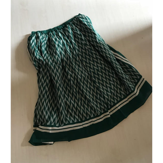 SLOBE IENA(スローブイエナ)のイエナスローブ 新品タグ付き パネルスカートグリーン レディースのスカート(ひざ丈スカート)の商品写真