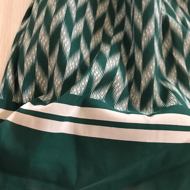 SLOBE IENA(スローブイエナ)のイエナスローブ 新品タグ付き パネルスカートグリーン レディースのスカート(ひざ丈スカート)の商品写真