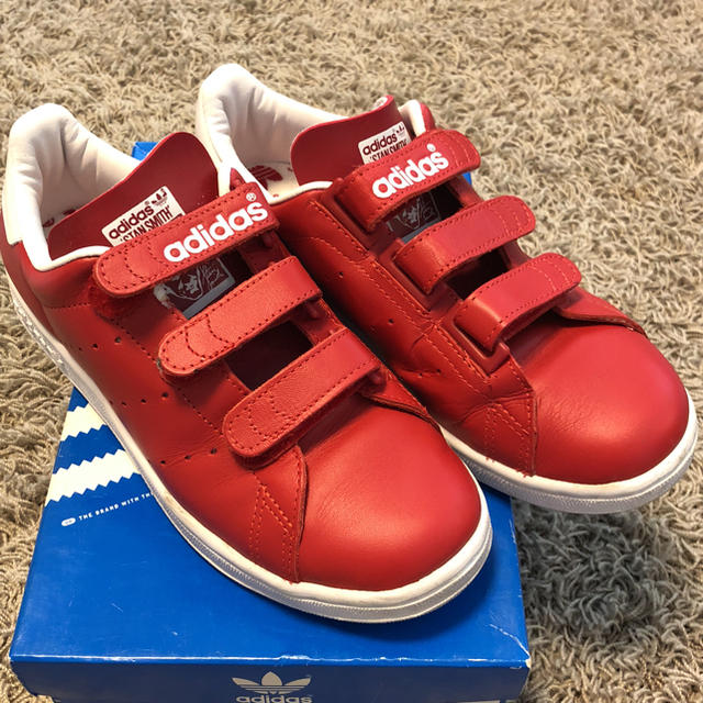 adidas(アディダス)の【すまいる様専用】adidas スタンスミス RED 24㎝ レディースの靴/シューズ(スニーカー)の商品写真