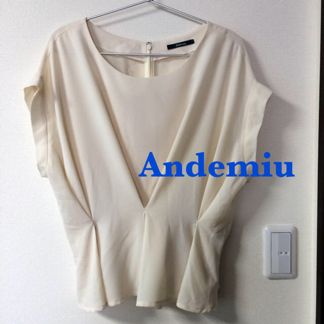 Andemiu(アンデミュウ)の白トップス レディースのトップス(シャツ/ブラウス(半袖/袖なし))の商品写真