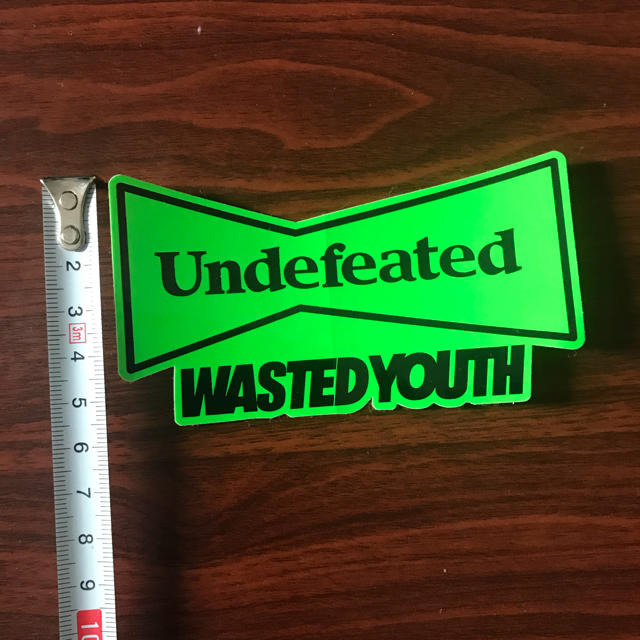 UNDEFEATED(アンディフィーテッド)のundefeated wasted youth コラボステッカー メンズのファッション小物(その他)の商品写真