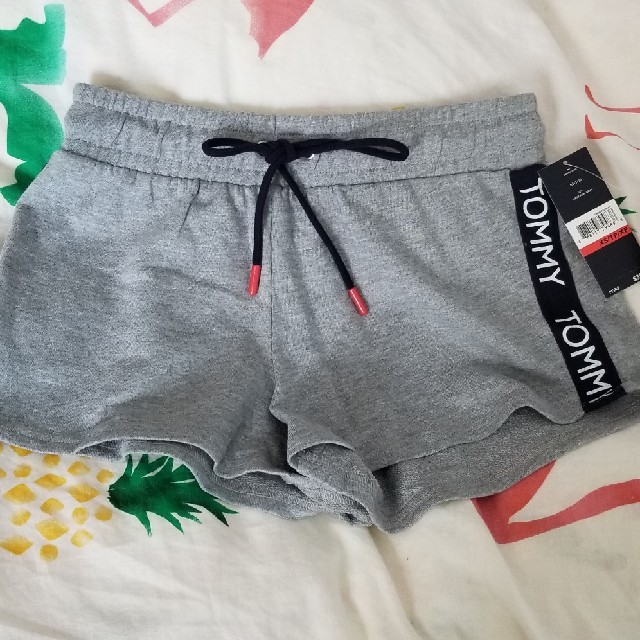 TOMMY HILFIGER(トミーヒルフィガー)のTOMMY HILFIGER　ショートパンツXSサイズ レディースのパンツ(ショートパンツ)の商品写真