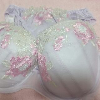 新品タグありH85ブラジャーショーツLLピンク系(ブラ&ショーツセット)