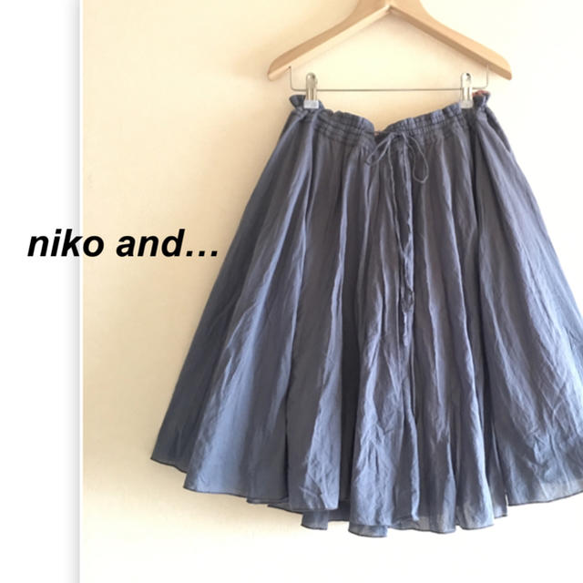 niko and...(ニコアンド)のじょーじ様専用❣️ニコアンド✨ブルーのフレアスカート レディースのスカート(ひざ丈スカート)の商品写真