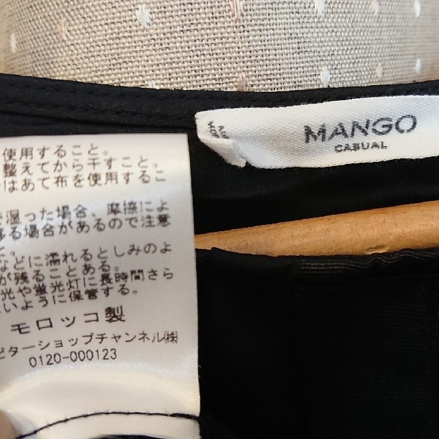 MANGO(マンゴ)の☆MANGOノーカラーブラウス☆ レディースのトップス(シャツ/ブラウス(半袖/袖なし))の商品写真