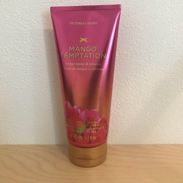 Victoria's Secret(ヴィクトリアズシークレット)のヴィクトリアシークレット BODY CREAM コスメ/美容のボディケア(ボディクリーム)の商品写真