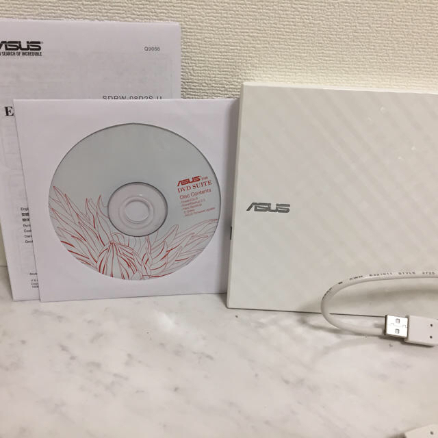 ASUS(エイスース)の外付け薄型DVD-RW スマホ/家電/カメラのPC/タブレット(PC周辺機器)の商品写真