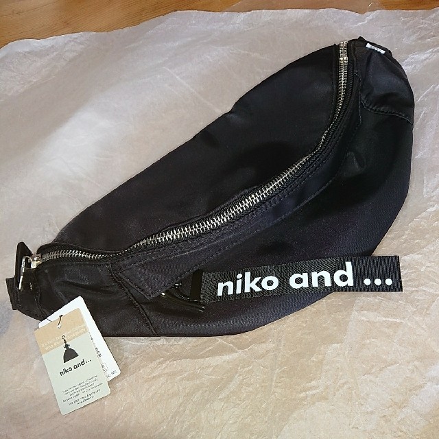 niko and...(ニコアンド)のニコアンド ボディバック ブラック レディースのバッグ(ボディバッグ/ウエストポーチ)の商品写真