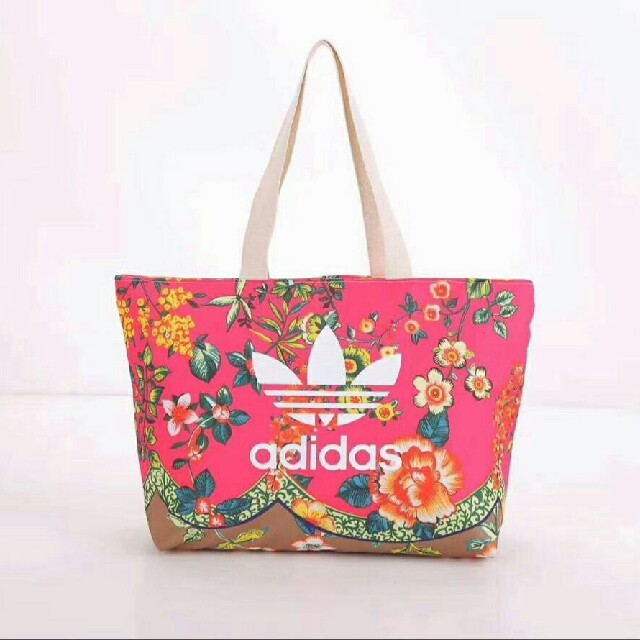 adidas(アディダス)の新品　アディダスオリジナルス　トートバッグ レディースのバッグ(トートバッグ)の商品写真
